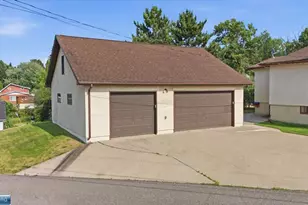 1102 McKinley Ave, Eveleth, MN 55734 - Photo 4
