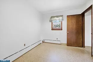 1102 McKinley Ave, Eveleth, MN 55734 - Photo 30