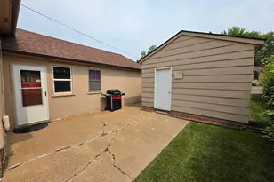 1924 9th Ave E, Hibbing, MN 55746 - Photo 4
