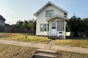 406 6th St SW, Chisholm, MN 55719 - Photo 2