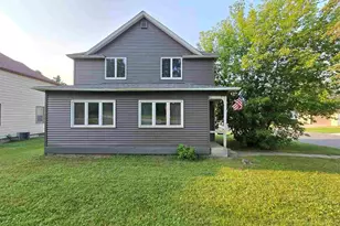 702 NW 6th St, Chisholm, MN 55746 - Photo 2
