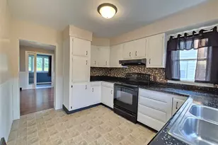 702 NW 6th St, Chisholm, MN 55746 - Photo 4