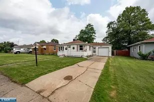 2434 E 9th Ave, Hibbing, MN 55746 - Photo 2