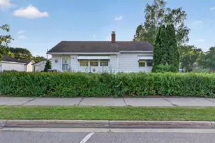 719 NW 2nd Ave, Chisholm, MN 55719 - Photo 2