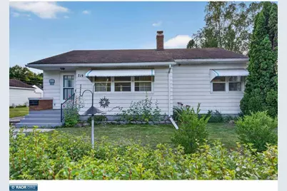 719 NW 2nd Ave, Chisholm, MN 55719 - Photo 1