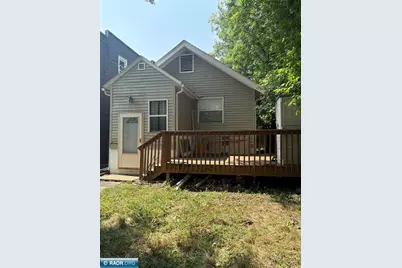 1606 E 3rd Ave E, Hibbing, MN 55746 - Photo 2