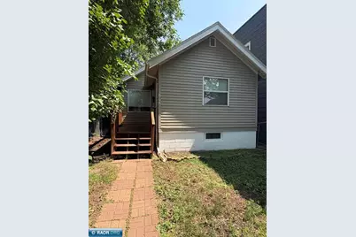 1606 E 3rd Ave E, Hibbing, MN 55746 - Photo 1