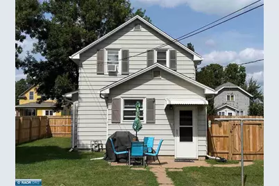 219 8th St SW, Chisholm, MN 55719 - Photo 2