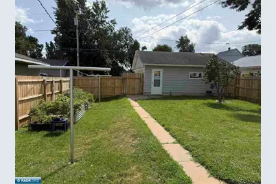 219 8th St SW, Chisholm, MN 55719 - Photo 4