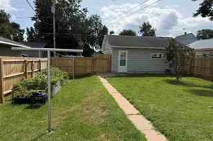 219 SW 8th St, Chisholm, MN 55719 - Photo 4