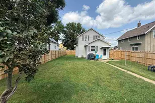 219 SW 8th St, Chisholm, MN 55719 - Photo 6