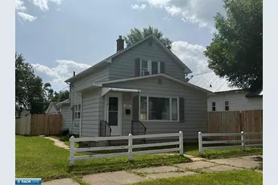 219 8th St SW, Chisholm, MN 55719 - Photo 1