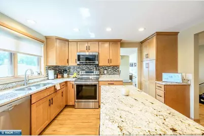 114 Highland Dr, Hibbing, MN 55746 - Photo 8