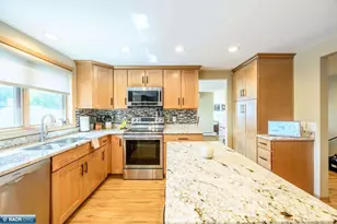 114 Highland Dr, Hibbing, MN 55746 - Photo 8
