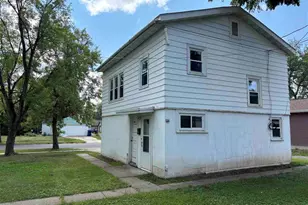 2027 12th Ave E, Hibbing, MN 55746 - Photo 2