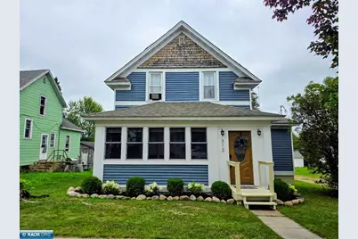 313 Forest St, Buhl, MN 55713 - Photo 2