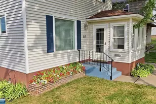217 Chandler Ave, Eveleth, MN 55734 - Photo 2