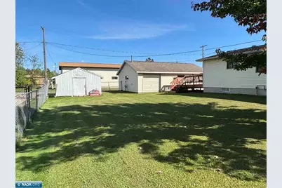 611 W 33rd St, Hibbing, MN 55746 - Photo 22