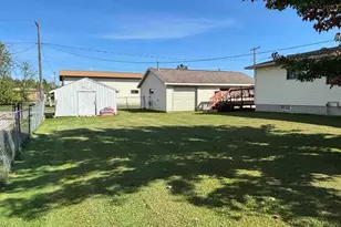 611 W 33rd St, Hibbing, MN 55746 - Photo 22