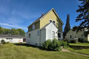 612 6th St NW, Chisholm, MN 55719 - Photo 1