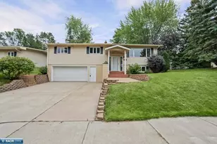 407 Mesabi Dr, Hibbing, MN 55746 - Photo 1