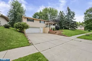 407 Mesabi Dr, Hibbing, MN 55746 - Photo 2
