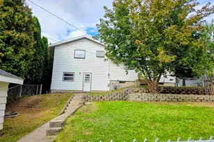 15 11th St NW, Chisholm, MN 55719 - Photo 2