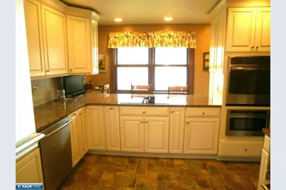 2122 E 5th Avenue, Hibbing, MN 55746 - Photo 6
