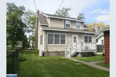 2122 E 5th Avenue, Hibbing, MN 55746 - Photo 2