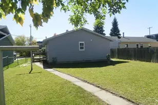 16 9 1/2 NE St, Chisholm, MN 55719 - Photo 2