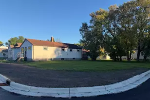 421 9th St, International Falls, MN 56649 - Photo 2