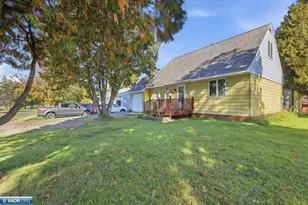 205 Hampshire Dr, Hoyt Lakes, MN 55768 - Photo 2