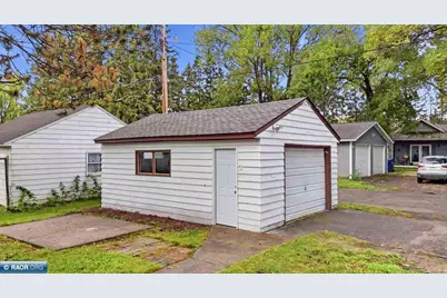 3813 3rd Avenue W, Hibbing, MN 55746 - Photo 2