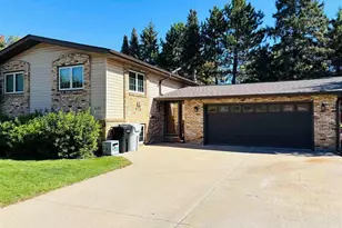 635 8th St NW, Chisholm, MN 55719 - Photo 1