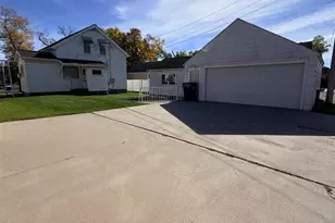 2113 E 10th Ave, Hibbing, MN 55746 - Photo 22
