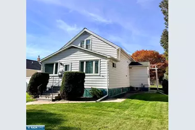 2113 E 10th Avenue, Hibbing, MN 55746 - Photo 2