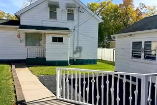 2113 E 10th Ave, Hibbing, MN 55746 - Photo 20