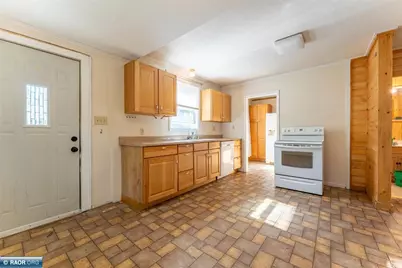 212 S 8th St, Virginia, MN 55792 - Photo 12