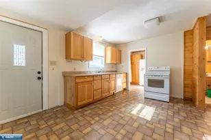 212 S 8th St, Virginia, MN 55792 - Photo 12