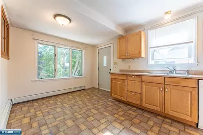 212 S 8th St, Virginia, MN 55792 - Photo 10