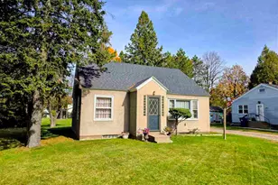 1945 E 26th St, Hibbing, MN 55746 - Photo 2