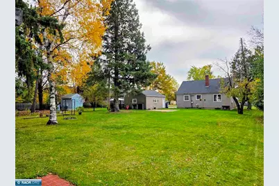 1945 E 26th St, Hibbing, MN 55746 - Photo 8