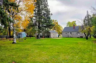1945 E 26th St, Hibbing, MN 55746 - Photo 8