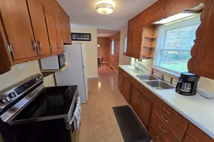 1945 E 26th St, Hibbing, MN 55746 - Photo 20