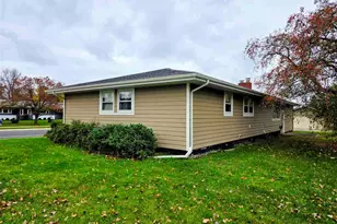 1002 E 23rd St, Hibbing, MN 55746 - Photo 4