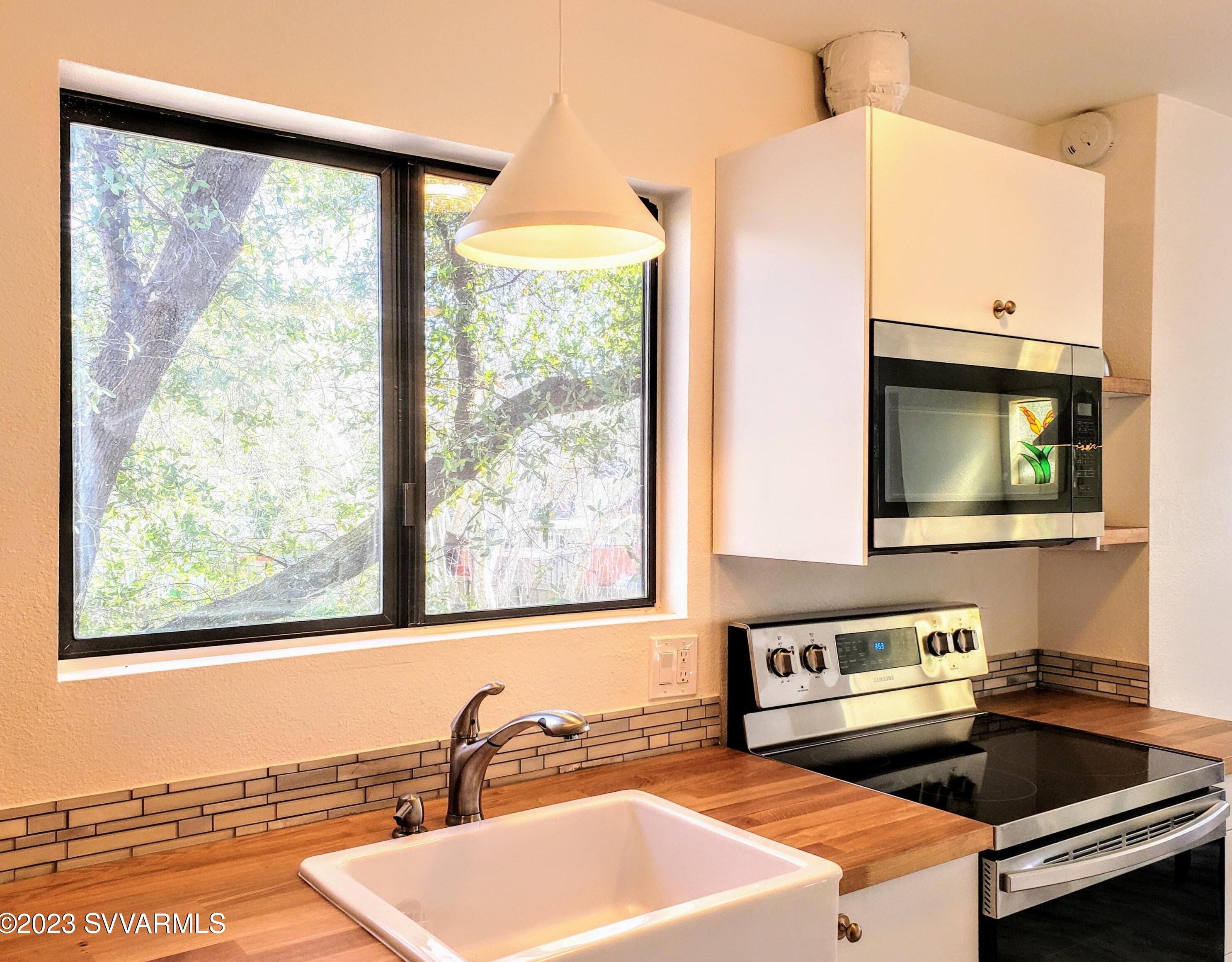 185 Blackhawk Ln, Sedona AZ 86336-6279 exterior