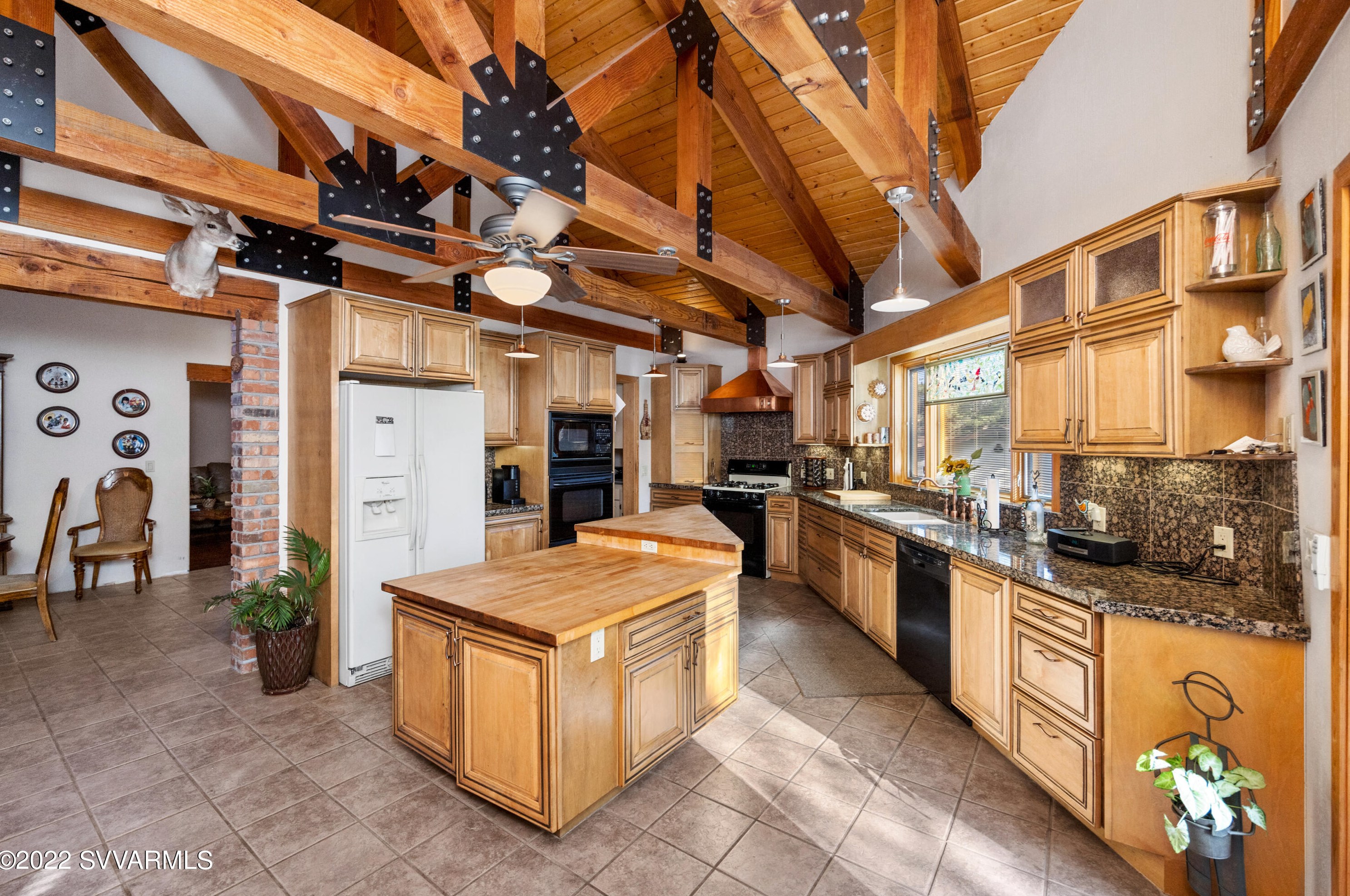 305 Mtn Shadows Dr, Sedona AZ 86336-3929 exterior