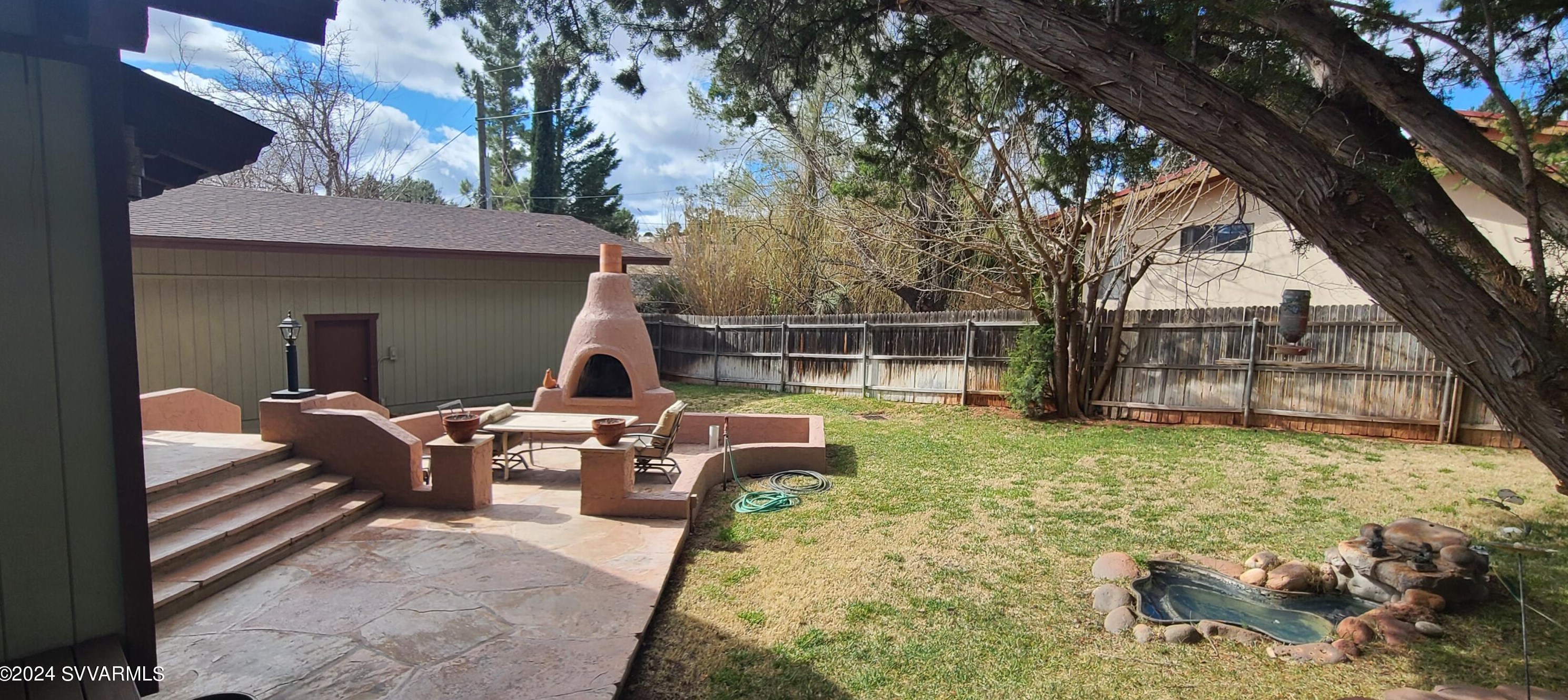 305 Mtn Shadows Dr, Sedona AZ 86336-3929 exterior