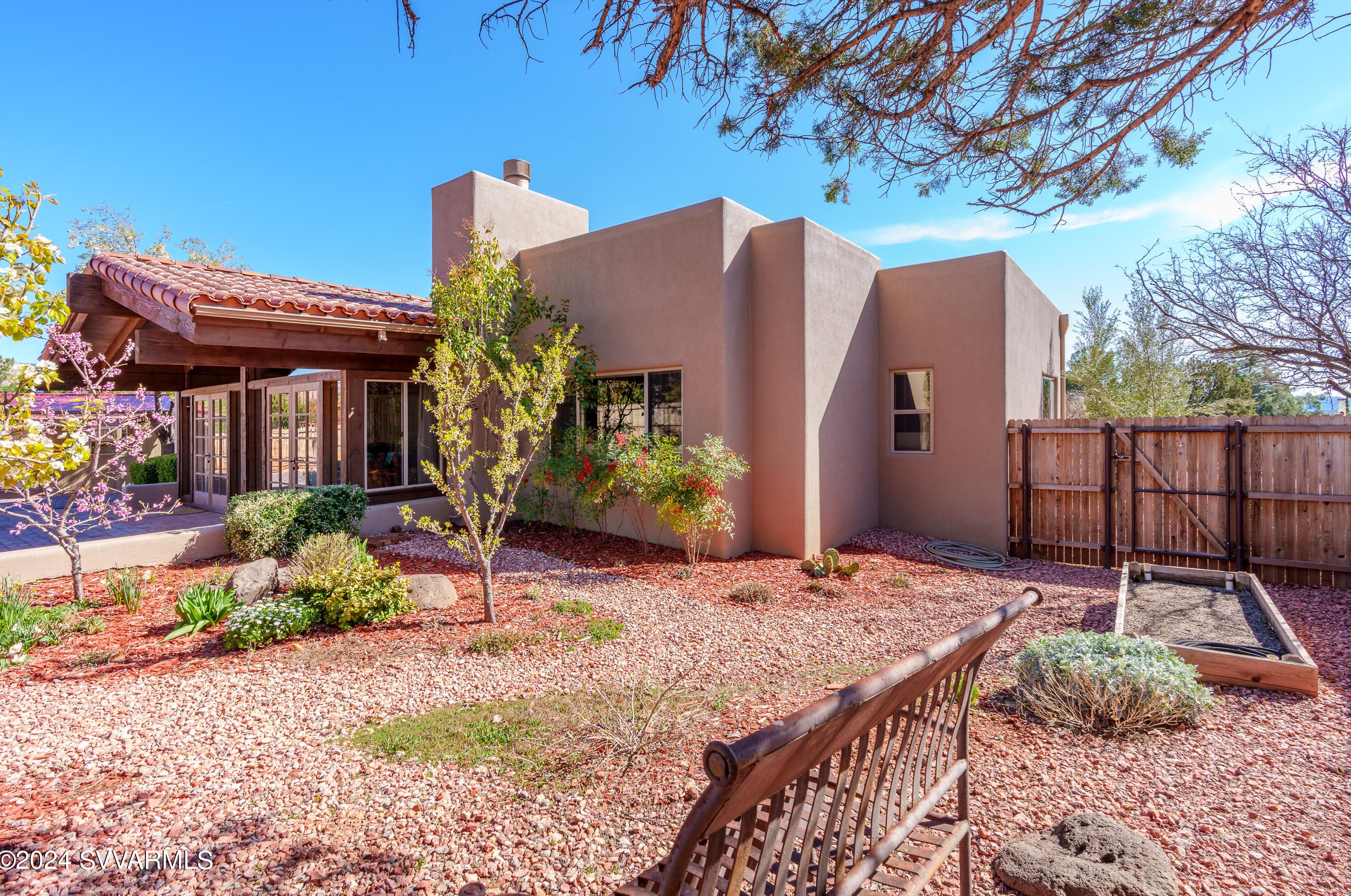 750 Mtn Shadows Dr, Sedona AZ 86336-3928 exterior