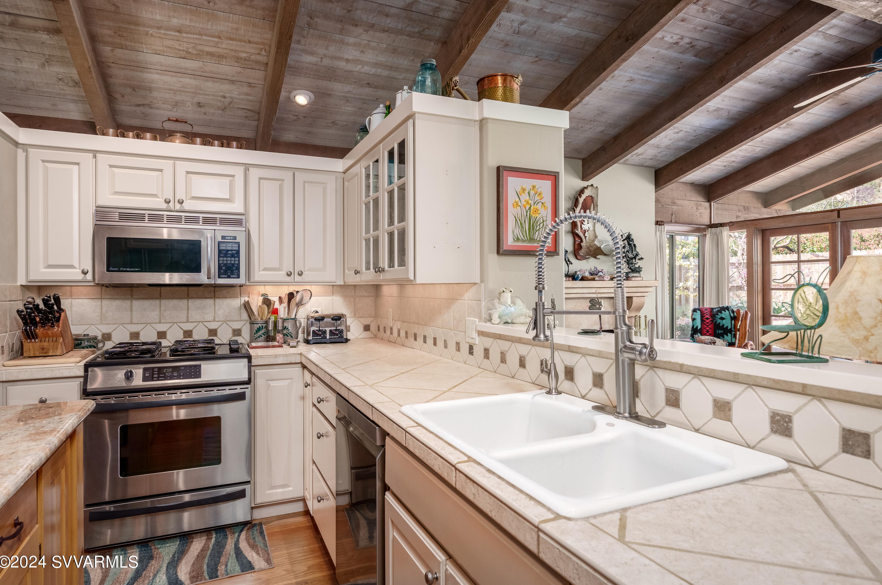 750 Mtn Shadows Dr, Sedona AZ 86336-3928 exterior